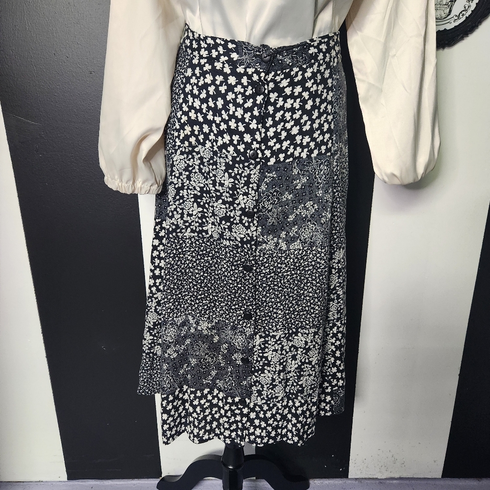 90's button front skirt friends show
